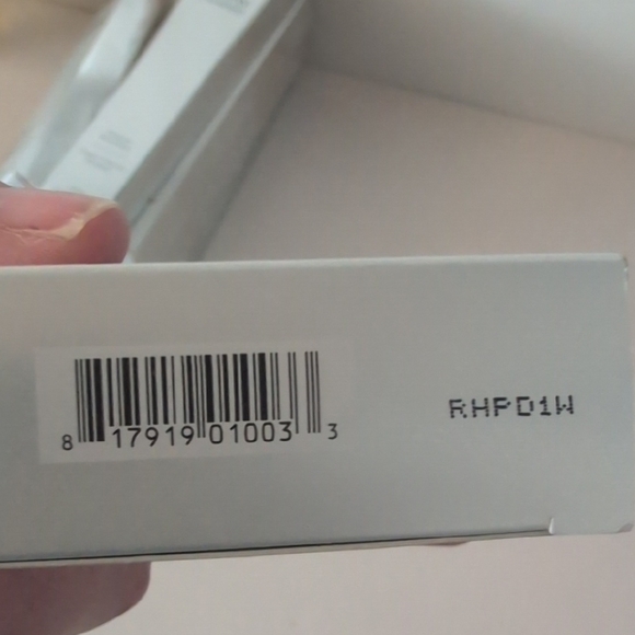 IT Cosmetics Foundation Box - Picture 8 of 8